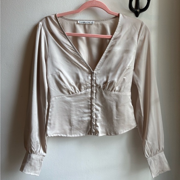 Abercrombie & Fitch Tops - Abercrombie & Fitch Cream V-Neck Blouse